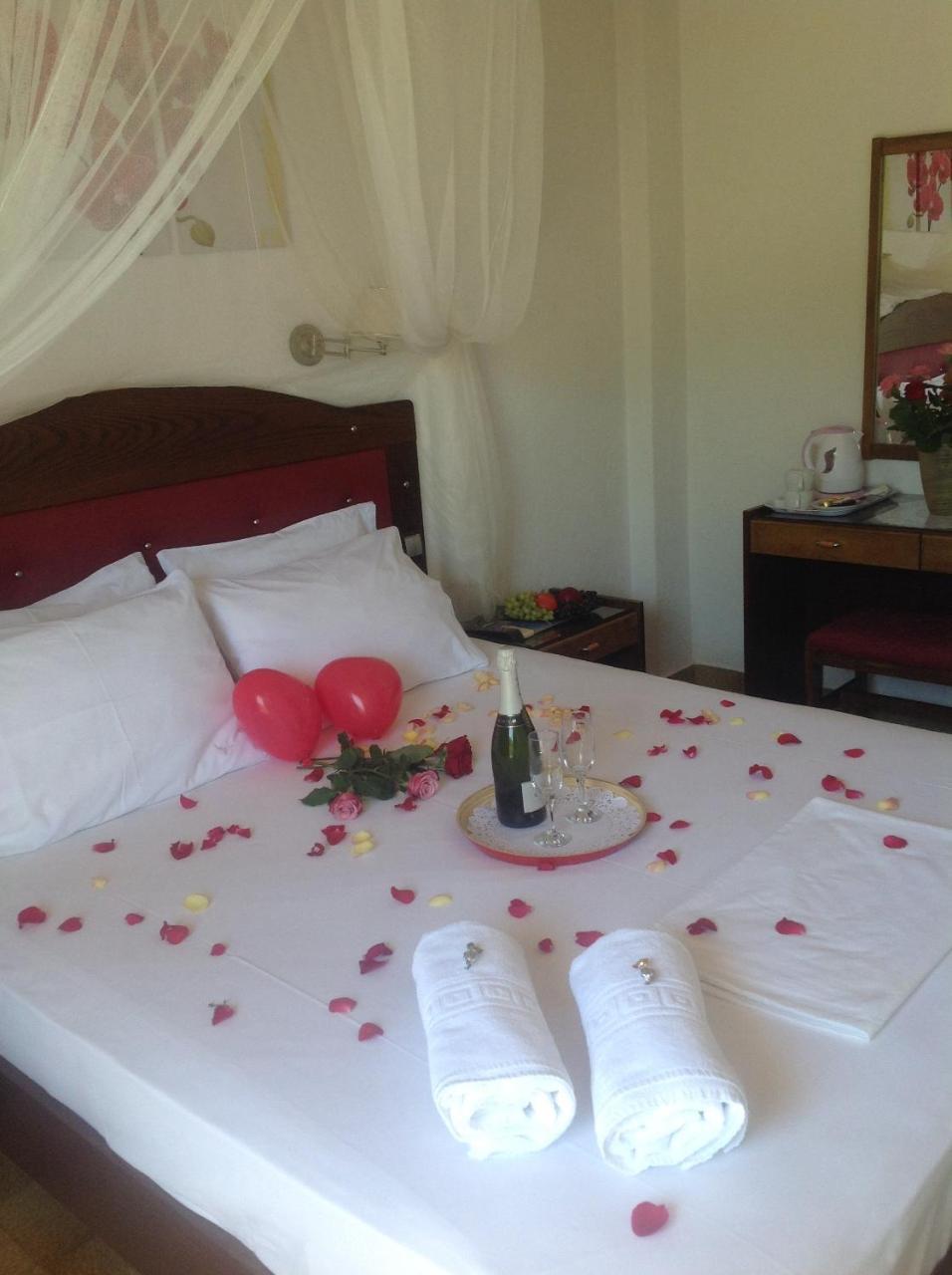 Angela Hotel Agia Marina  ภายนอก รูปภาพ